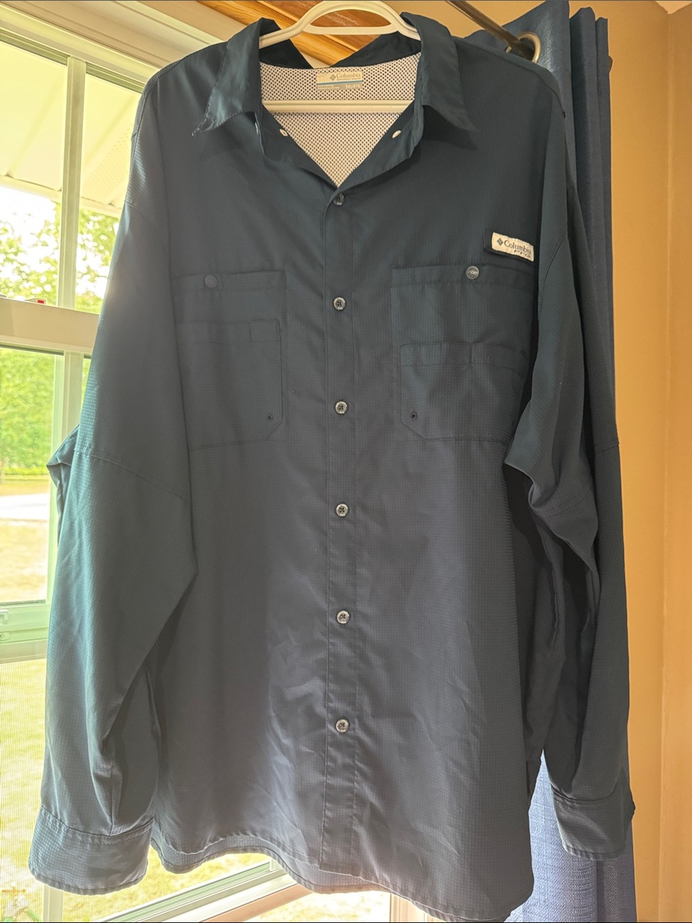 Columbia Men's Dark Navy Blue Casual Button-Down Shirt